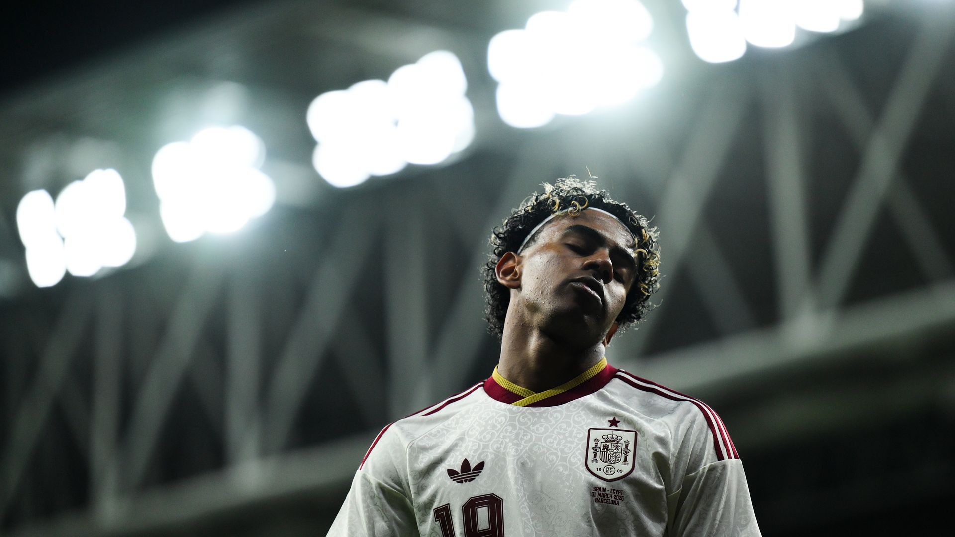 Lamine Yamal durante un partido amistoso con la selección de España